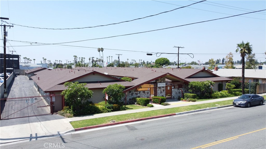 6851 Dale Property Photo 3