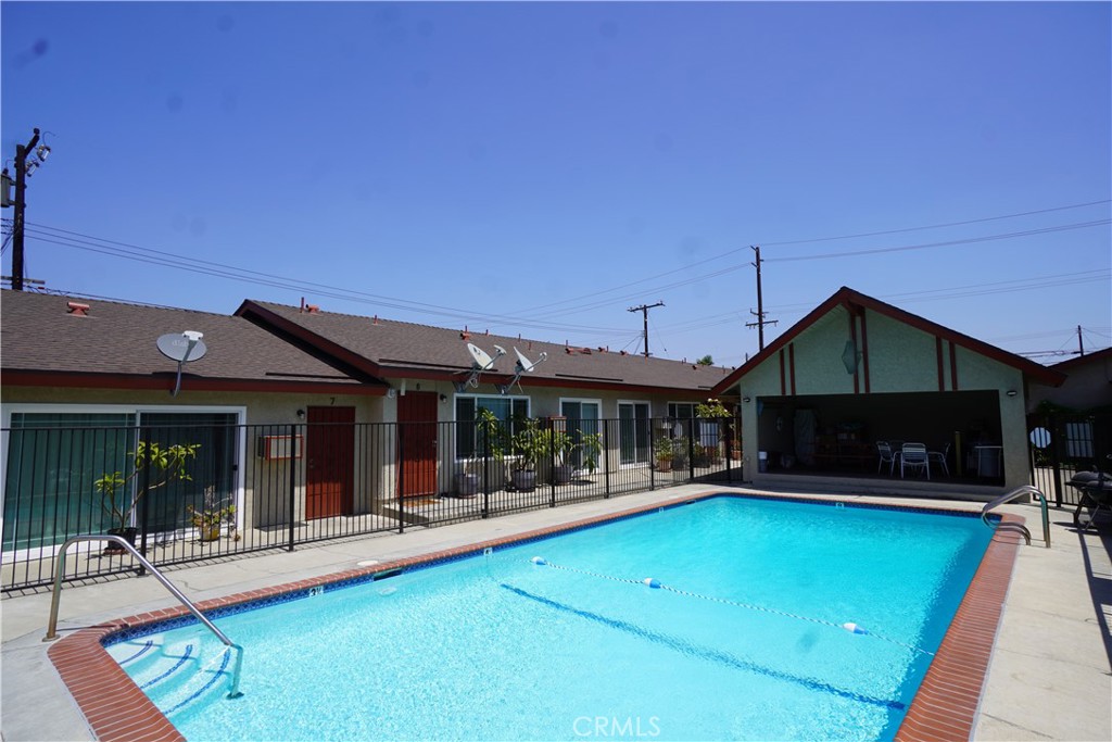 6851 Dale Property Photo 4