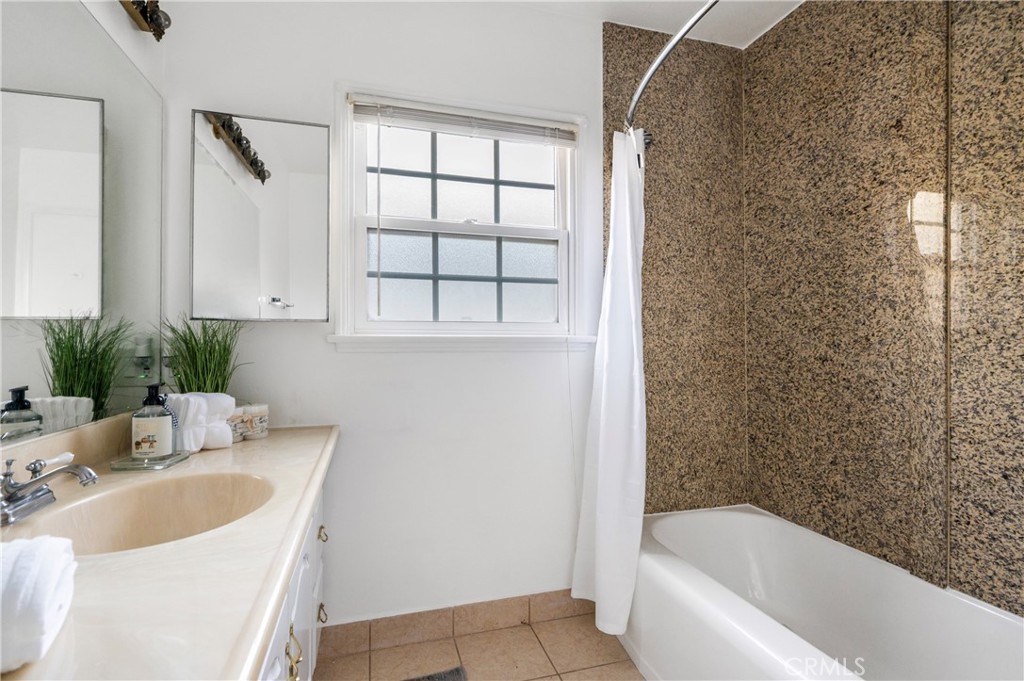 7441 Irwingrove Drive Property Photo 11