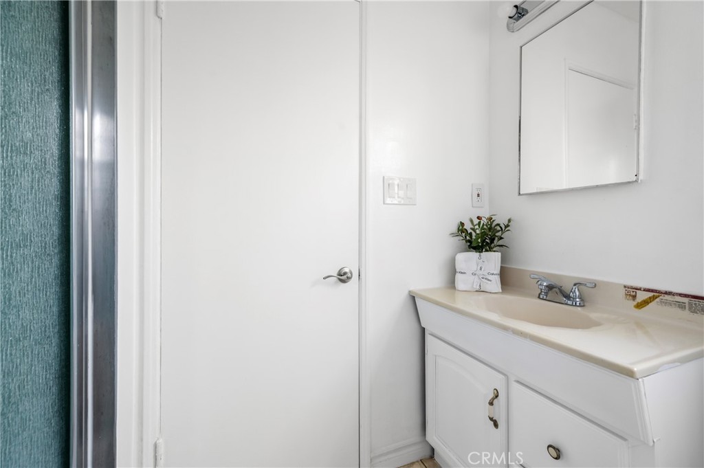 7441 Irwingrove Drive Property Photo 13
