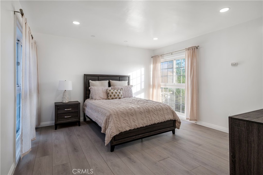 7441 Irwingrove Drive Property Photo 14