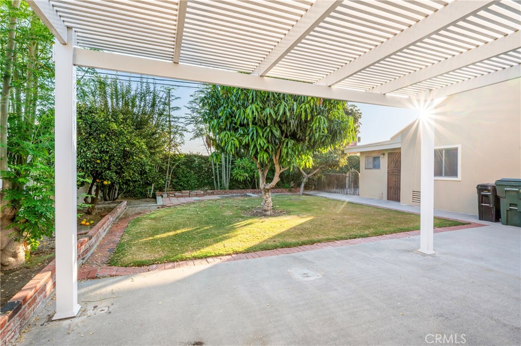 7441 Irwingrove Drive Property Photo 18