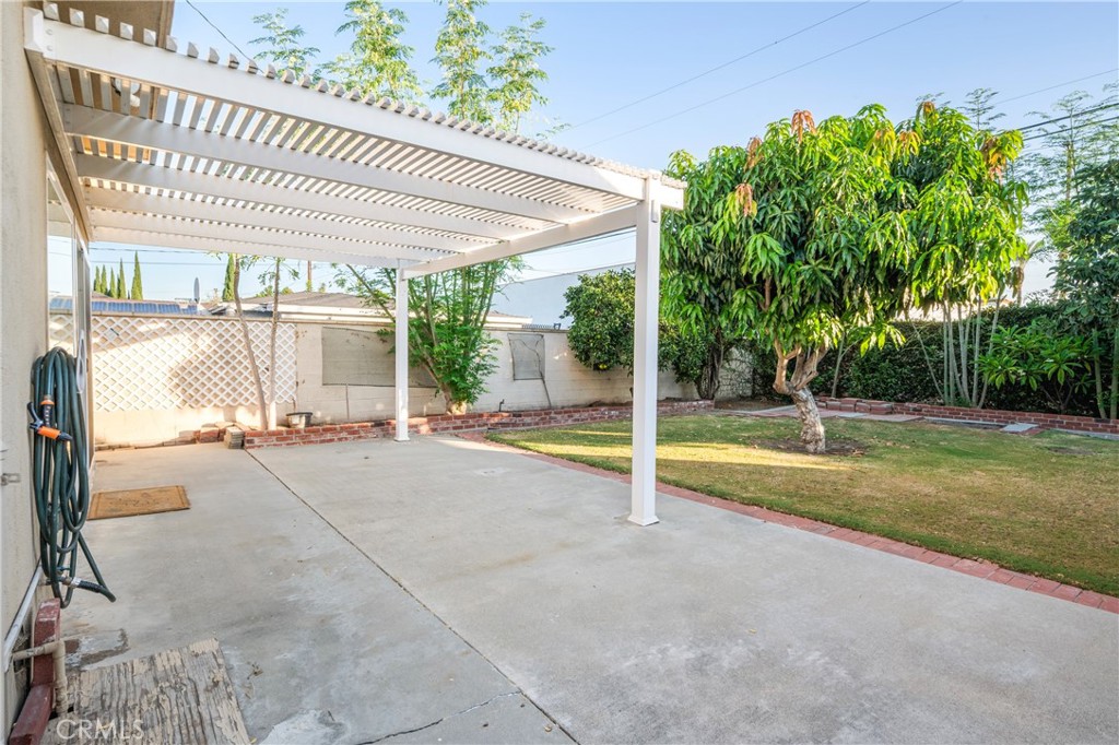 7441 Irwingrove Drive Property Photo 20