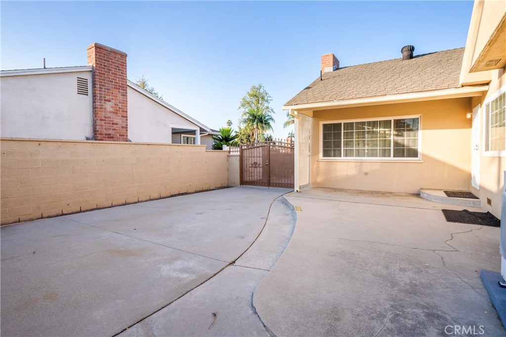 7441 Irwingrove Drive Property Photo 21