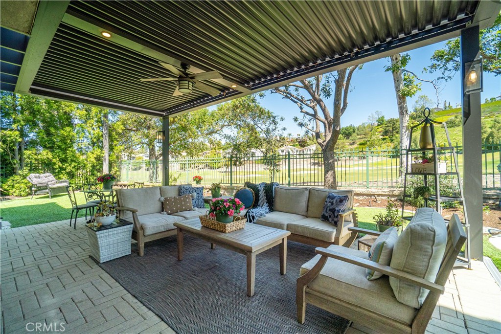 11 Willowglade Property Photo 10