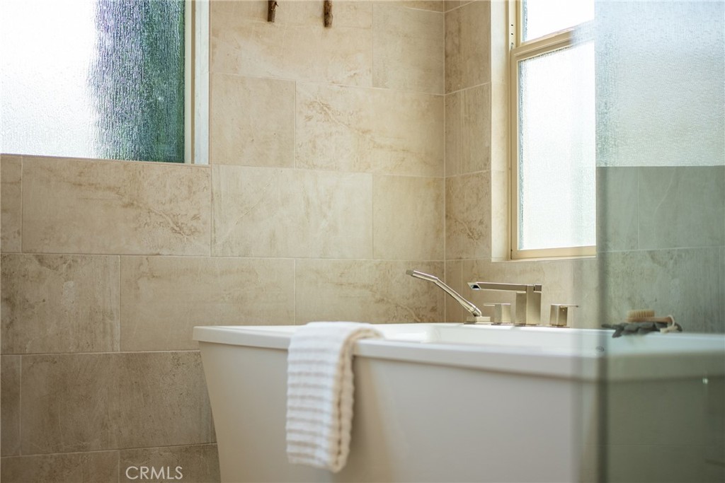 110 Perspective Property Photo 61