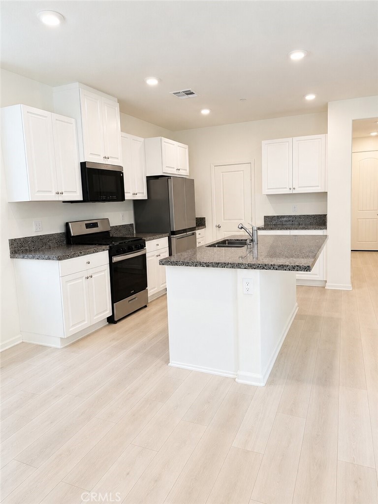 4069 Summer Way Property Photo 9