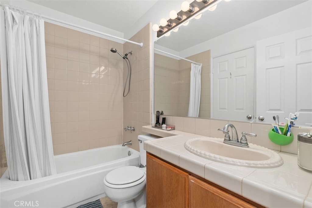 7 Del Perlatto Property Photo 12
