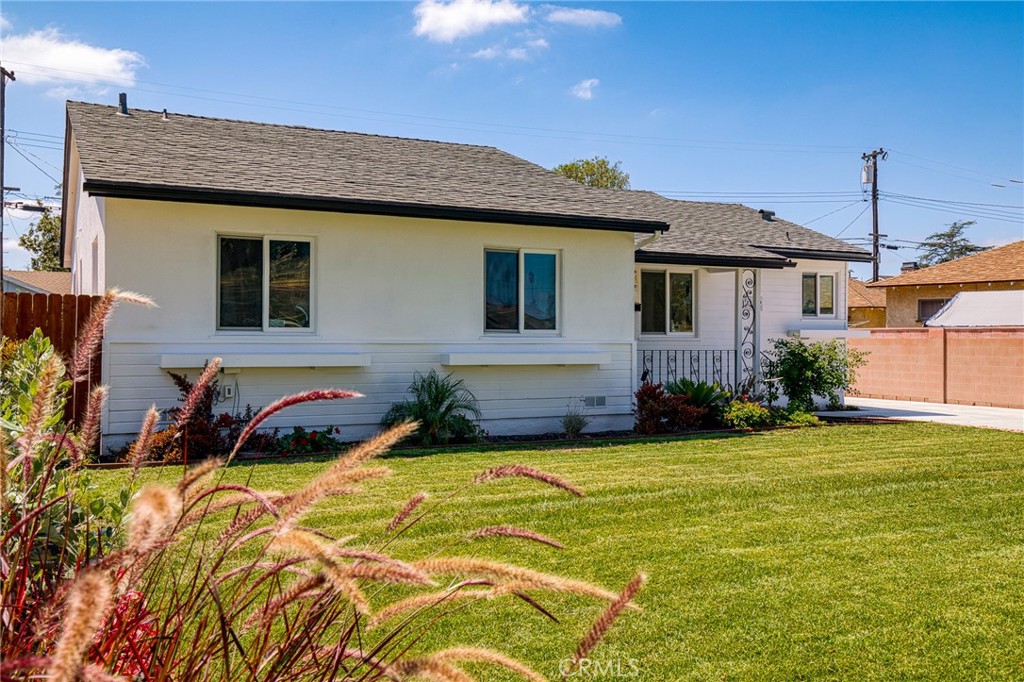 12142 Stanford Avenue Property Photo