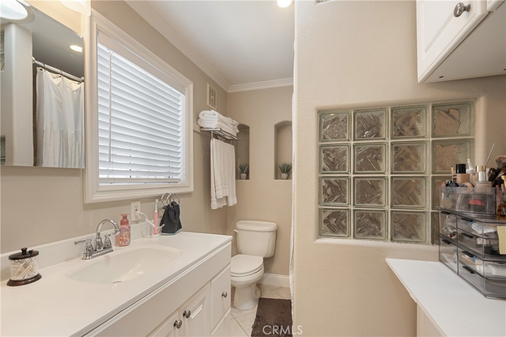 711 Huntington Property Photo 16