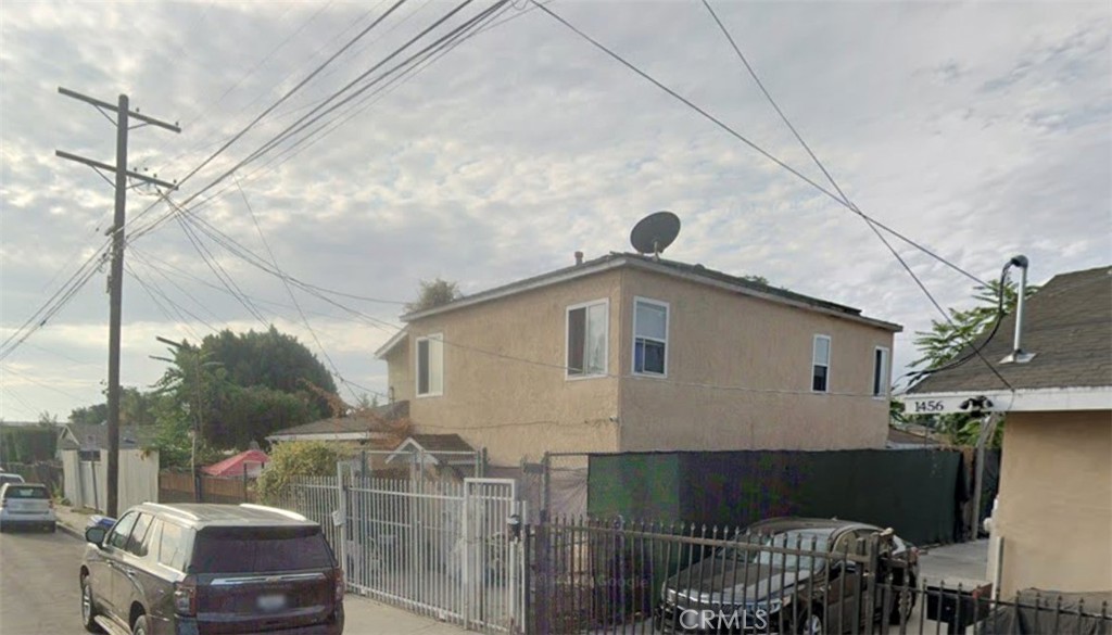 1462 E 98th Property Photo 2