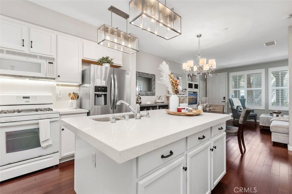 25 Platinum Property Photo 18
