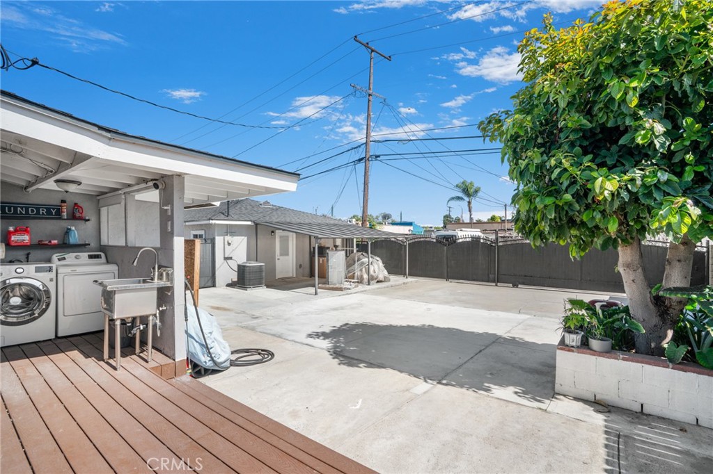 8082 18th Property Photo 10