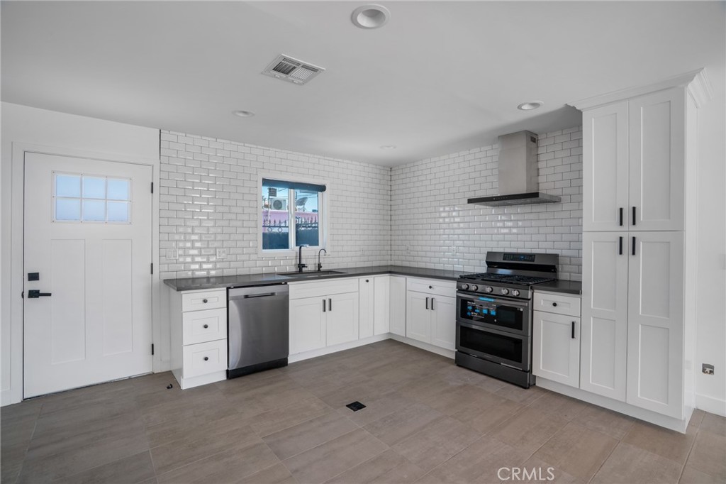 8082 18th Property Photo 11