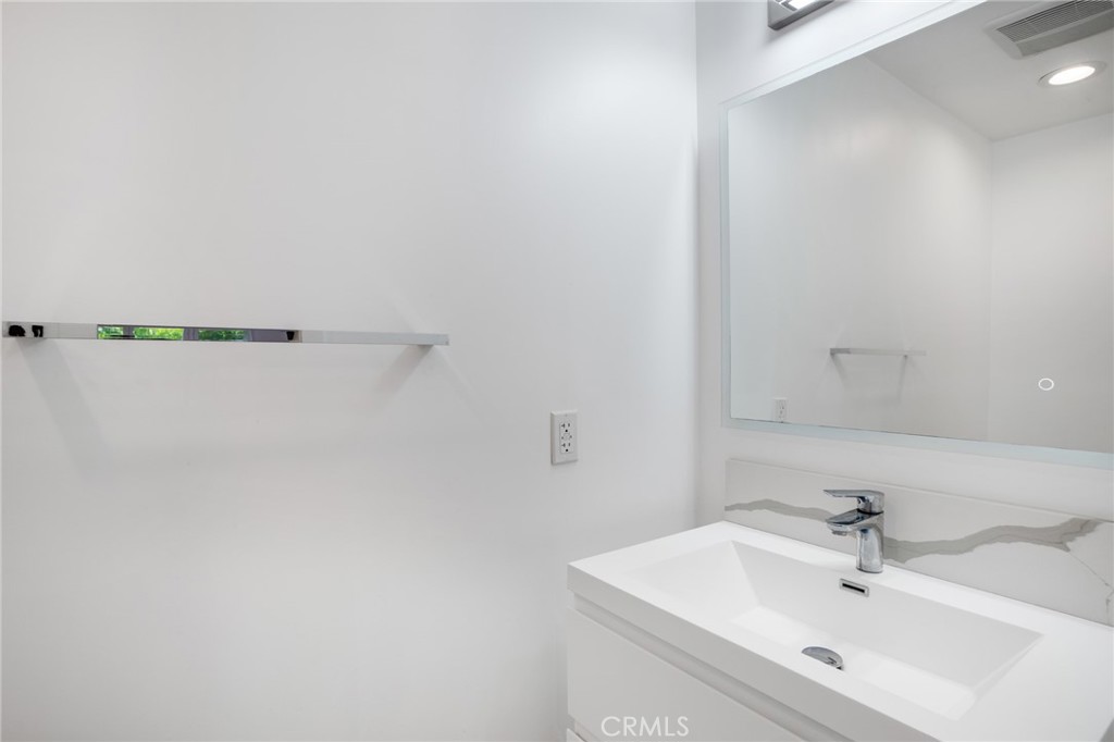 8082 18th Property Photo 14