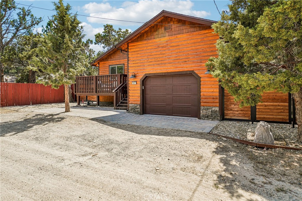 933 Spruce Property Photo 5