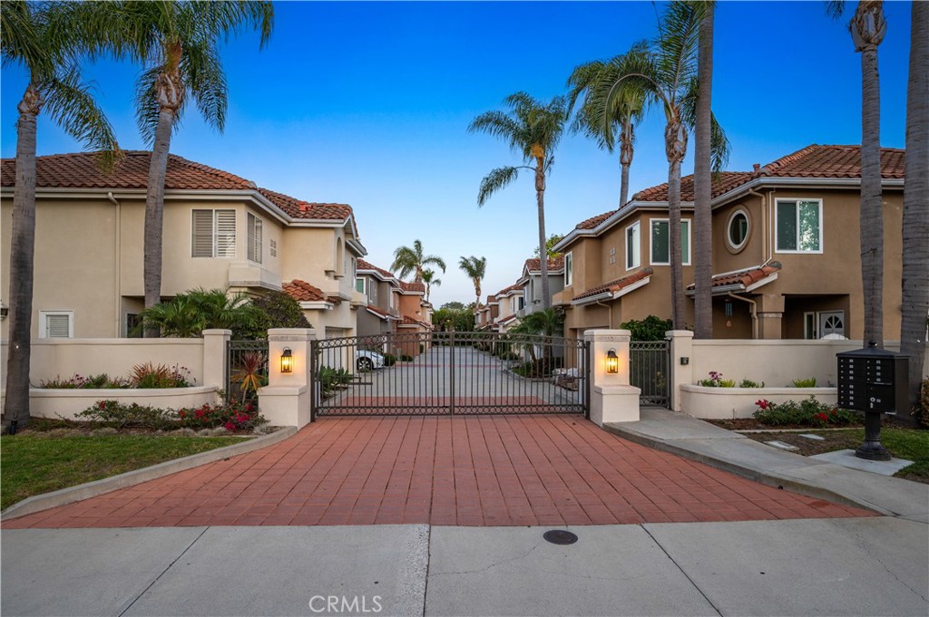 208 Calabria Court Property Photo 13