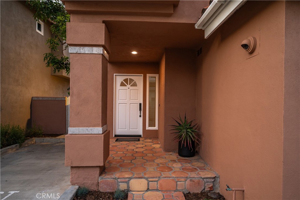 208 Calabria Court Property Photo 14