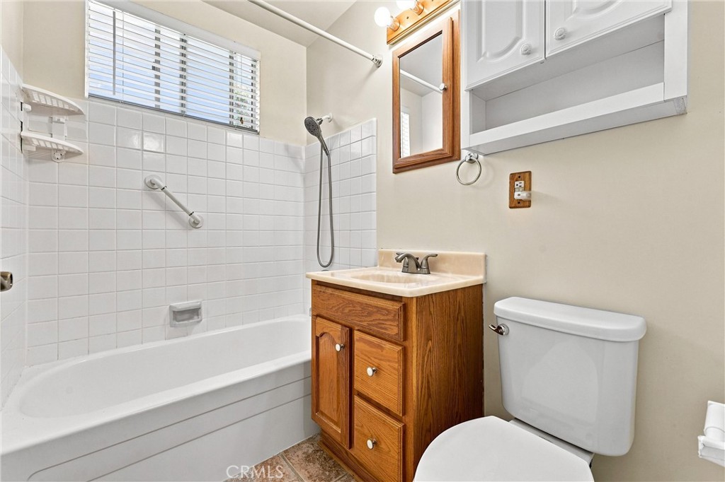 220 Knox Place Property Photo 7
