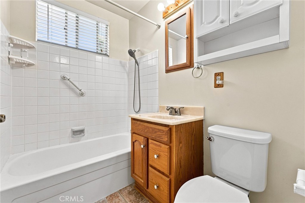 220 Knox Place Property Photo 7