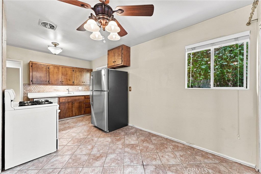 220 Knox Place Property Photo 15