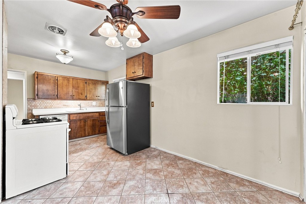 220 Knox Place Property Photo 15