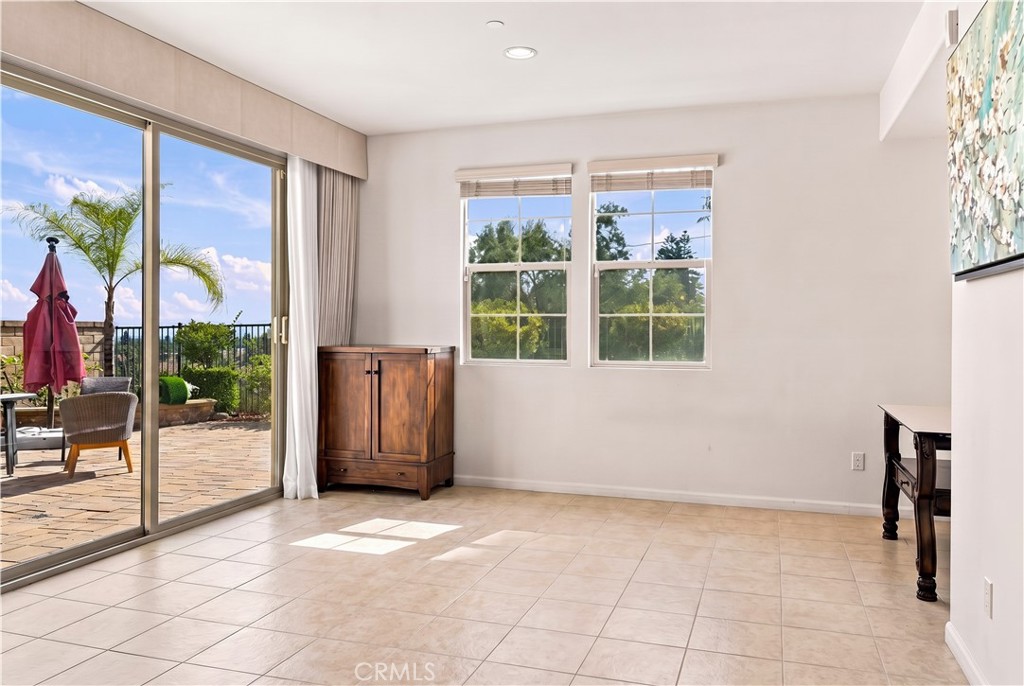 858 E Manresa Property Photo 7