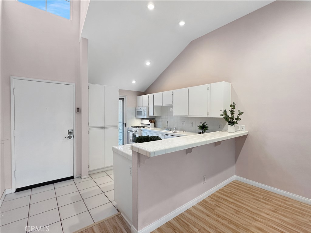 24471 Lantern Hill D Property Photo 6