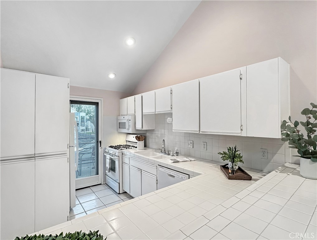 24471 Lantern Hill D Property Photo 7