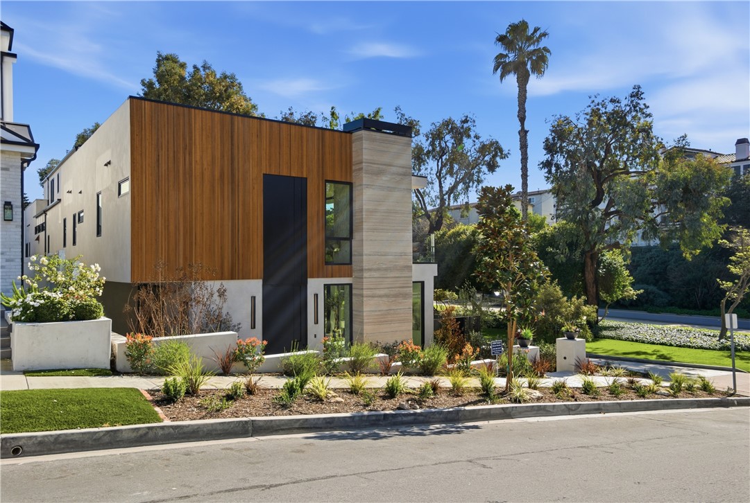 400 Heliotrope Property Photo 2