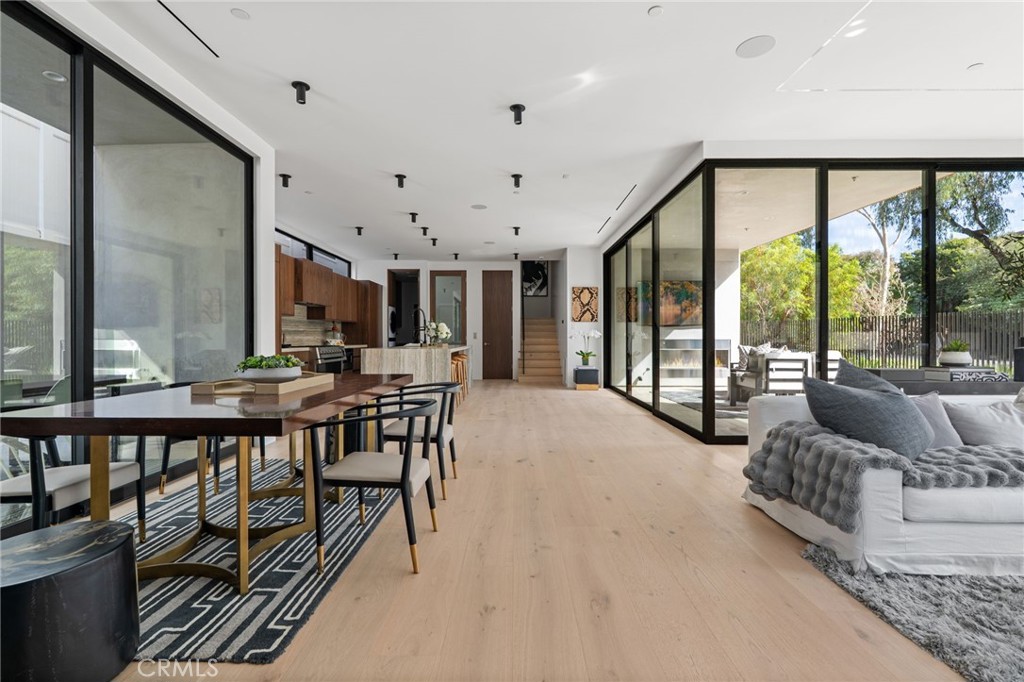 400 Heliotrope Property Photo 3