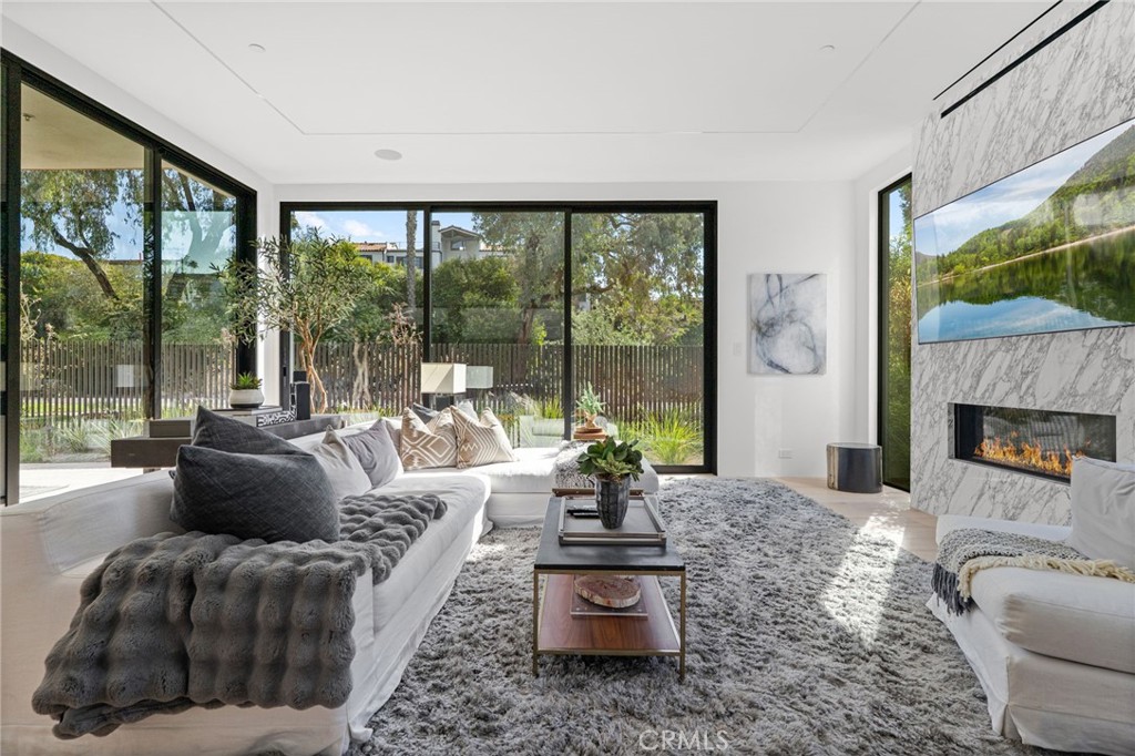 400 Heliotrope Property Photo 4