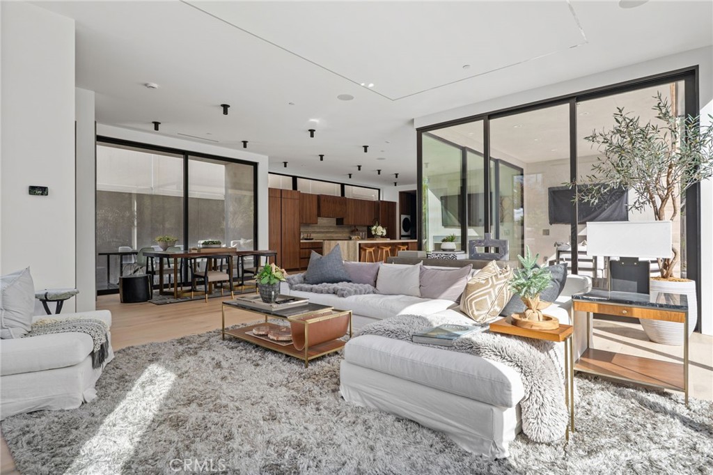 400 Heliotrope Property Photo 6