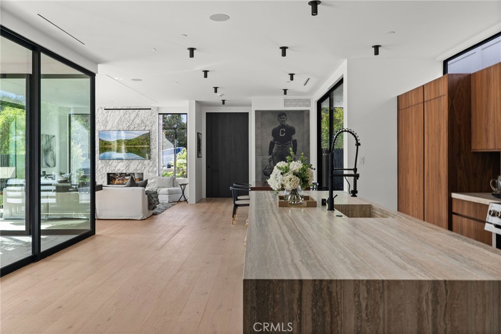 400 Heliotrope Property Photo 19