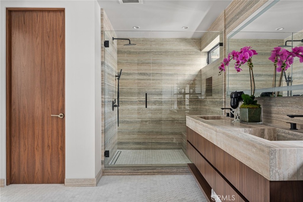 400 Heliotrope Property Photo 34