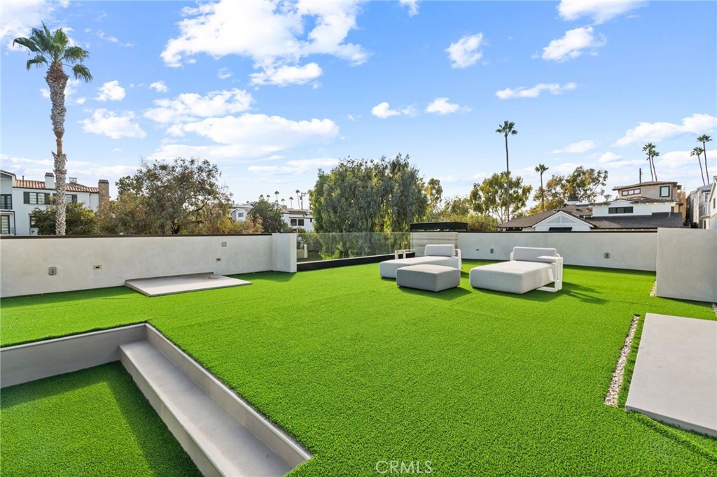 400 Heliotrope Property Photo 38