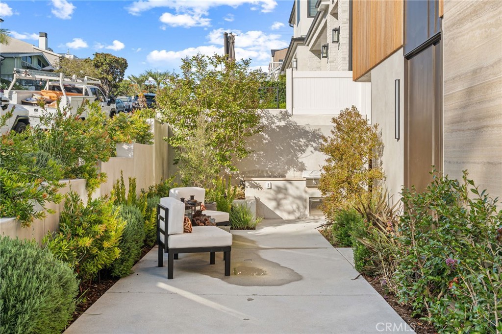 400 Heliotrope Property Photo 42