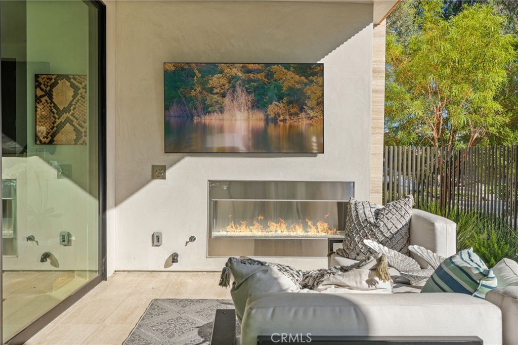 400 Heliotrope Property Photo 43