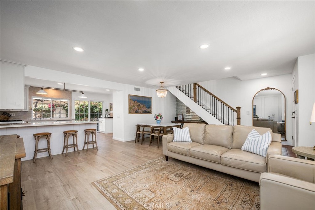 10942 Pebble Court Property Photo 1