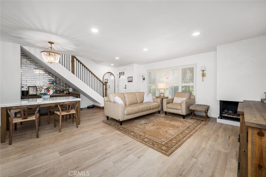 10942 Pebble Court Property Photo 2