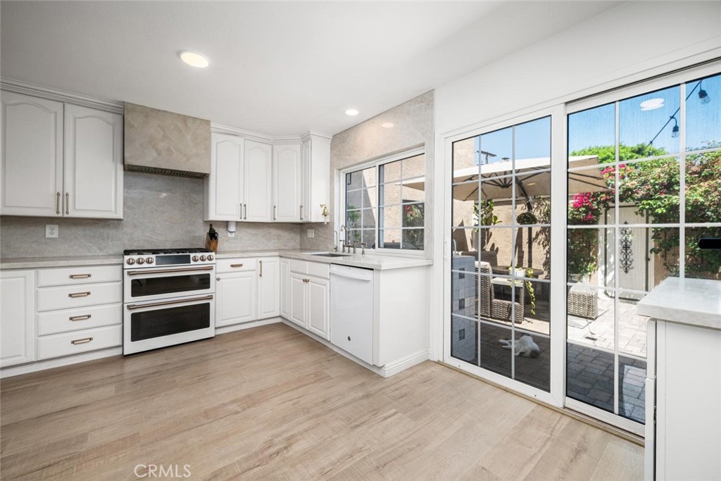 10942 Pebble Court Property Photo 7