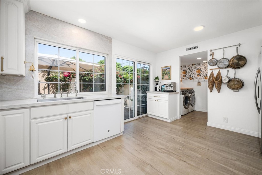 10942 Pebble Court Property Photo 8
