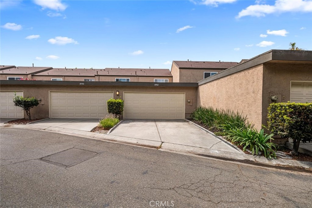 10942 Pebble Court Property Photo 27