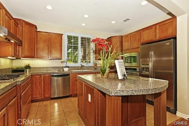 87 Wonderland Property Photo 5
