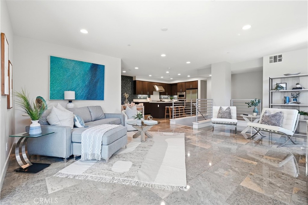 43 Gramercy Property Photo 5