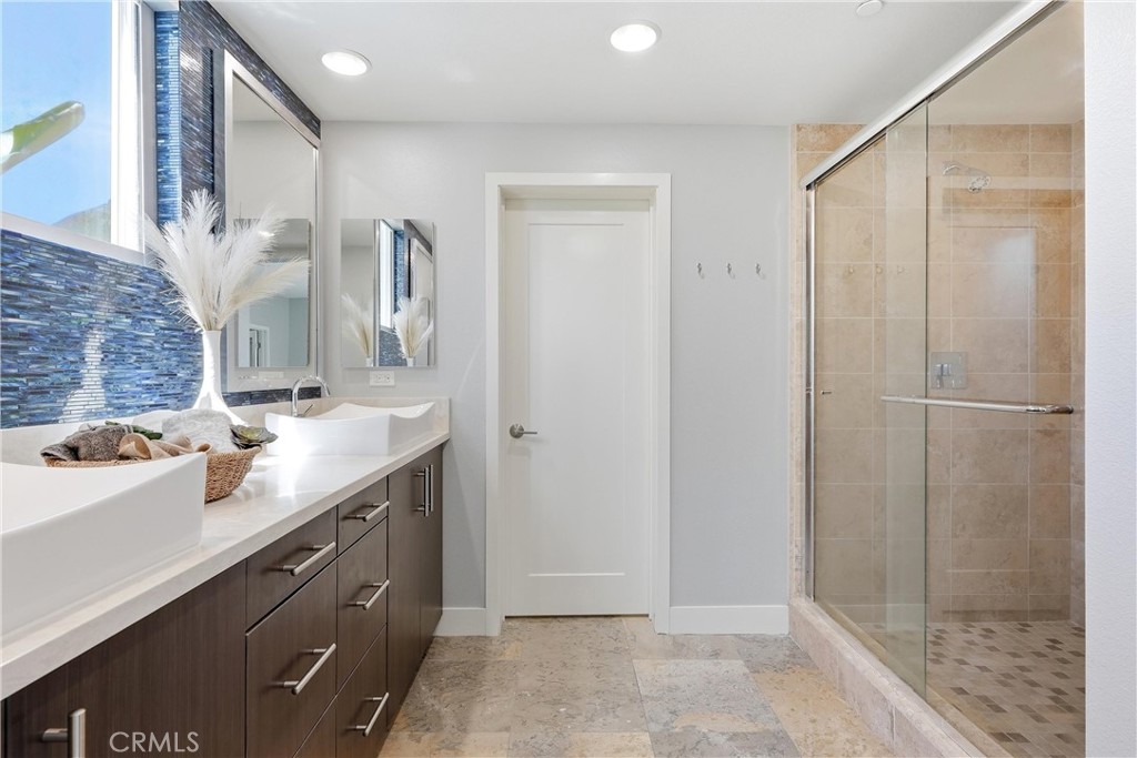 43 Gramercy Property Photo 31