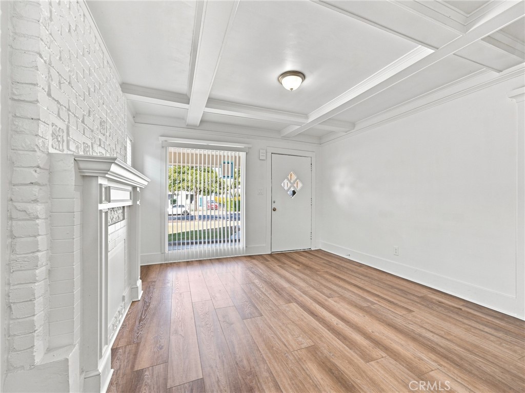 5032 S Wilton Place Property Photo 5