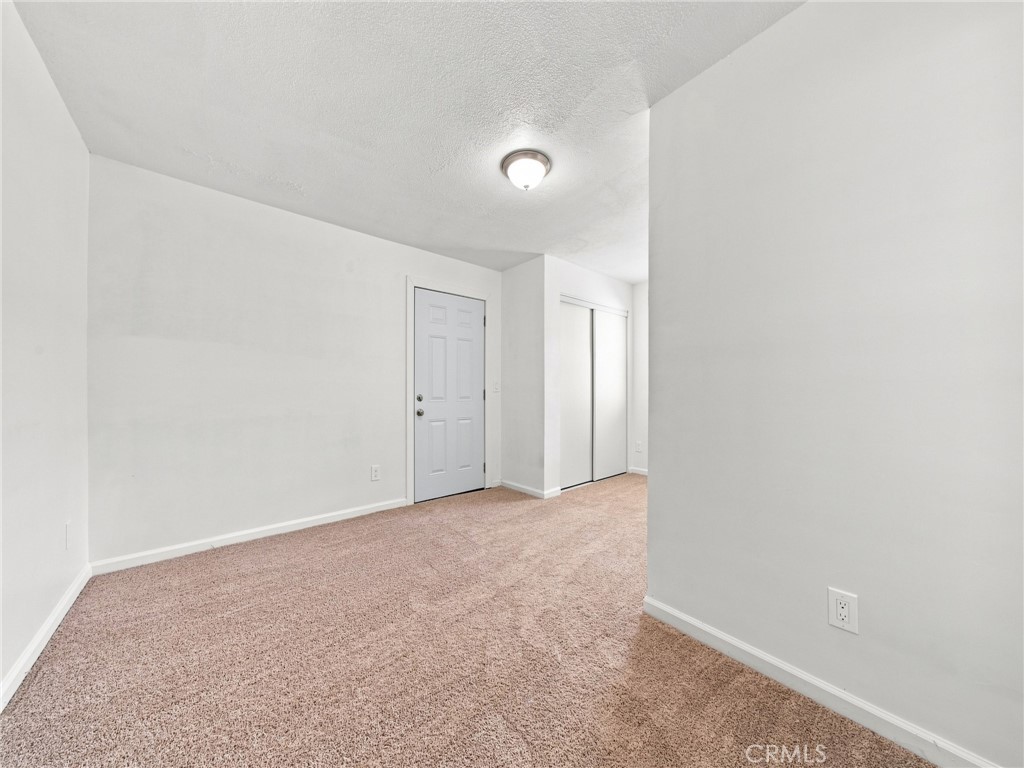 5032 S Wilton Place Property Photo 13
