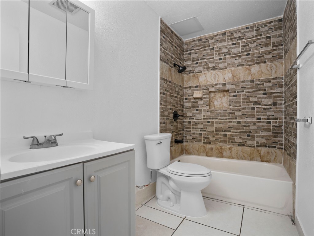 7037 Milton 3 Property Photo 7