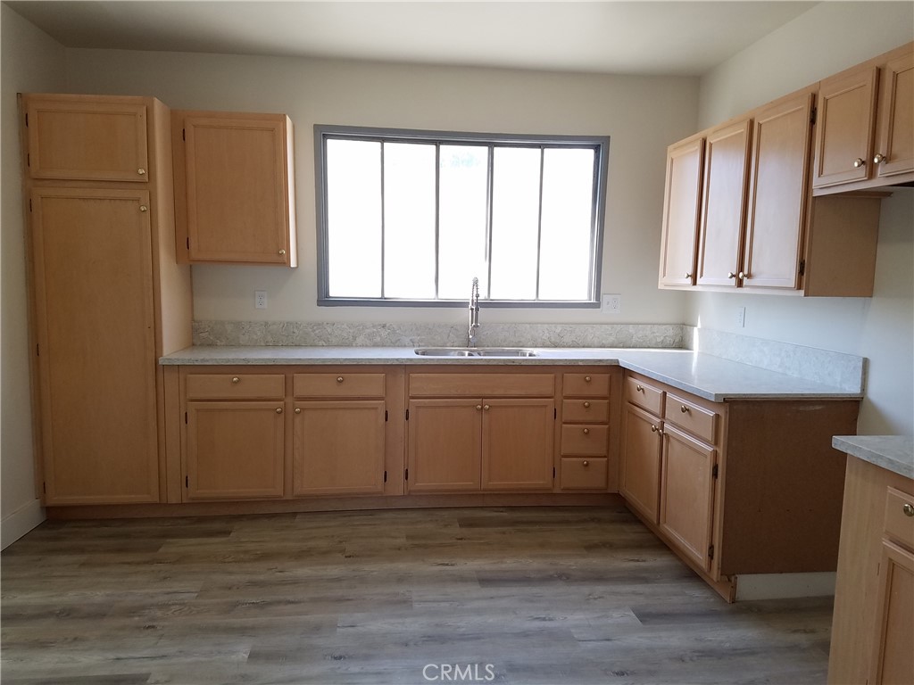 523 W 5th Street Property Photo 8